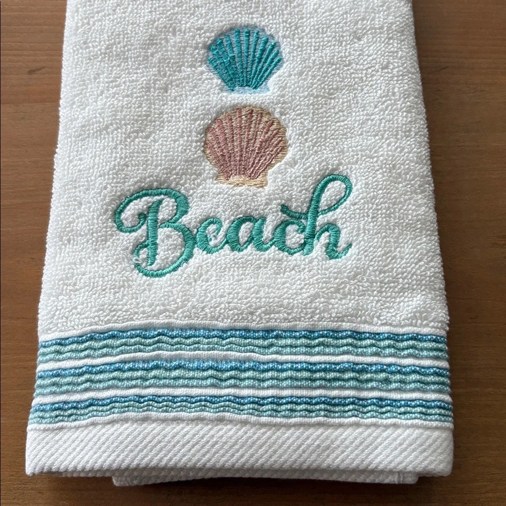 SKL Home White teal Beach seashells kitchen bath Hand Towel Embroidered new